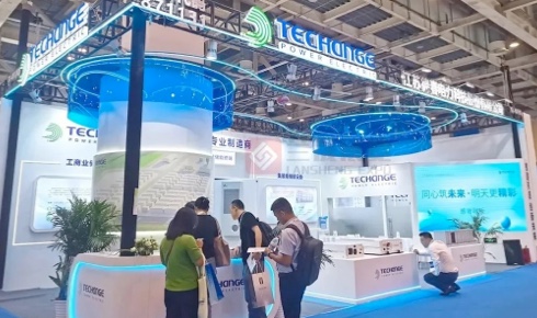 展台设计的简洁性